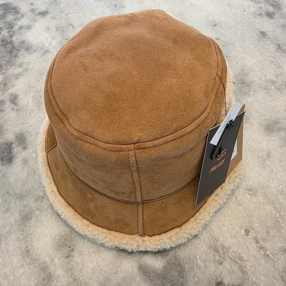New Ugg x Palace Shearling Bucket Hat - Picture 3 of 7